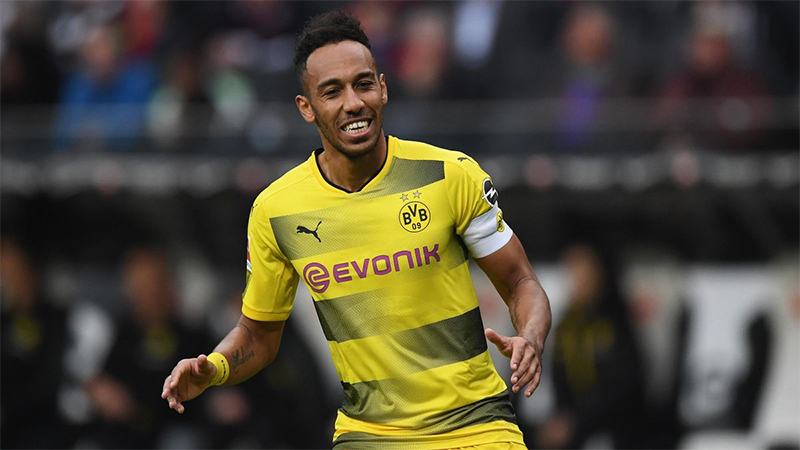 Trung phong Pierre-Emerick Aubameyang